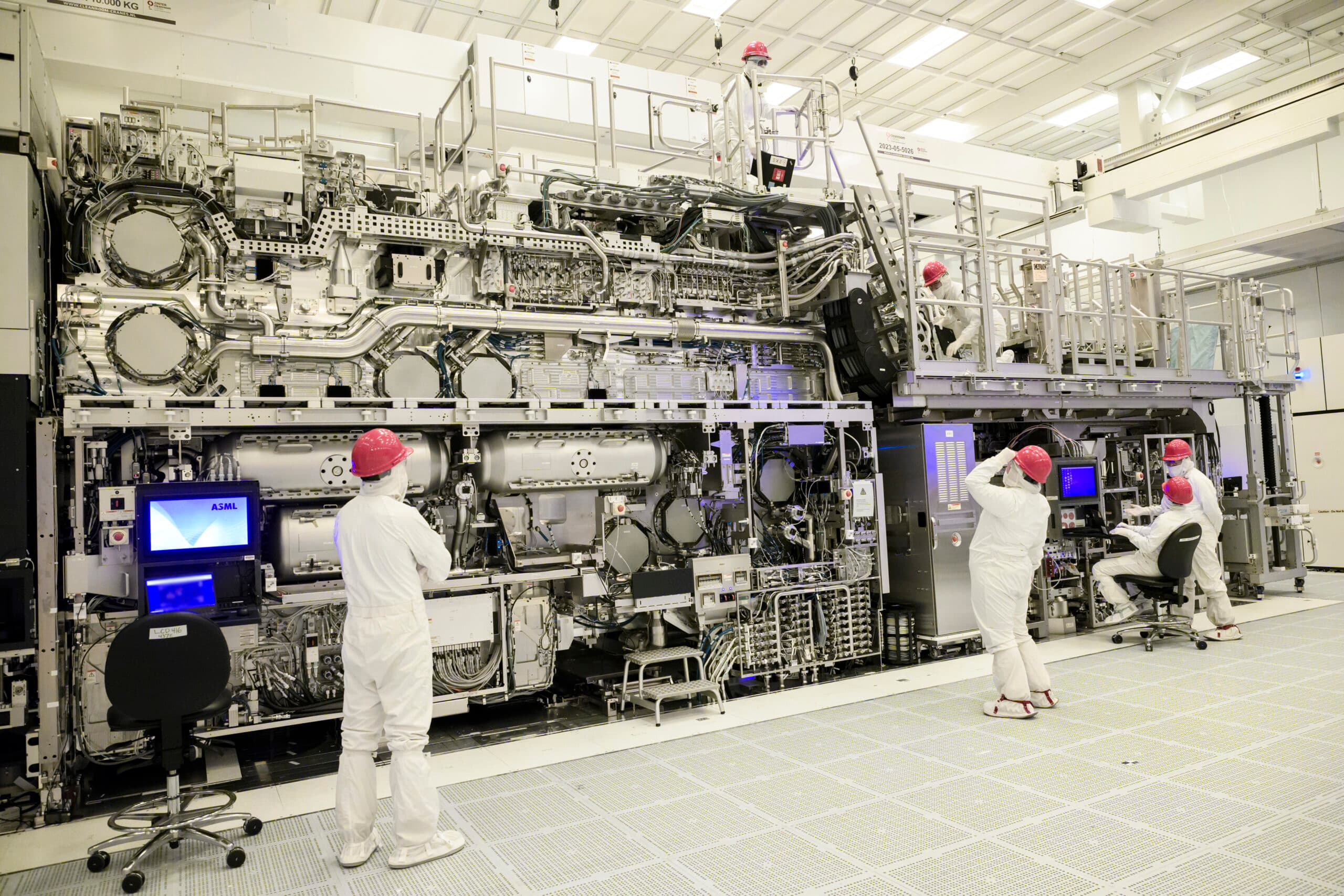 inside-the-supply-chain-behind-one-of-the-world's-most-sophisticated-machines
